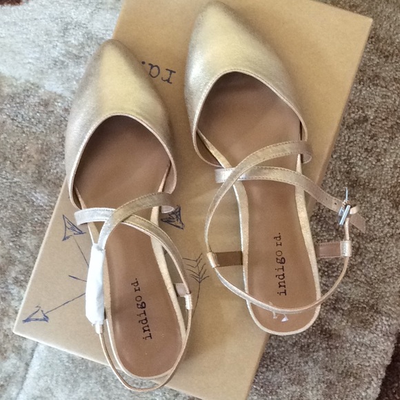 Indigo Shoes - INDIGO RD. SIZE 6 GENETICS2 GOLD STRAPY SANDAL